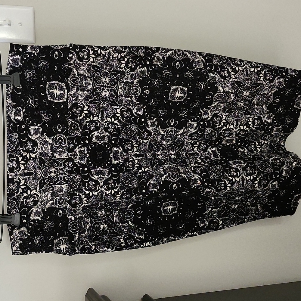 LulaRoe Cassie Skirt Black/White Sz S Small